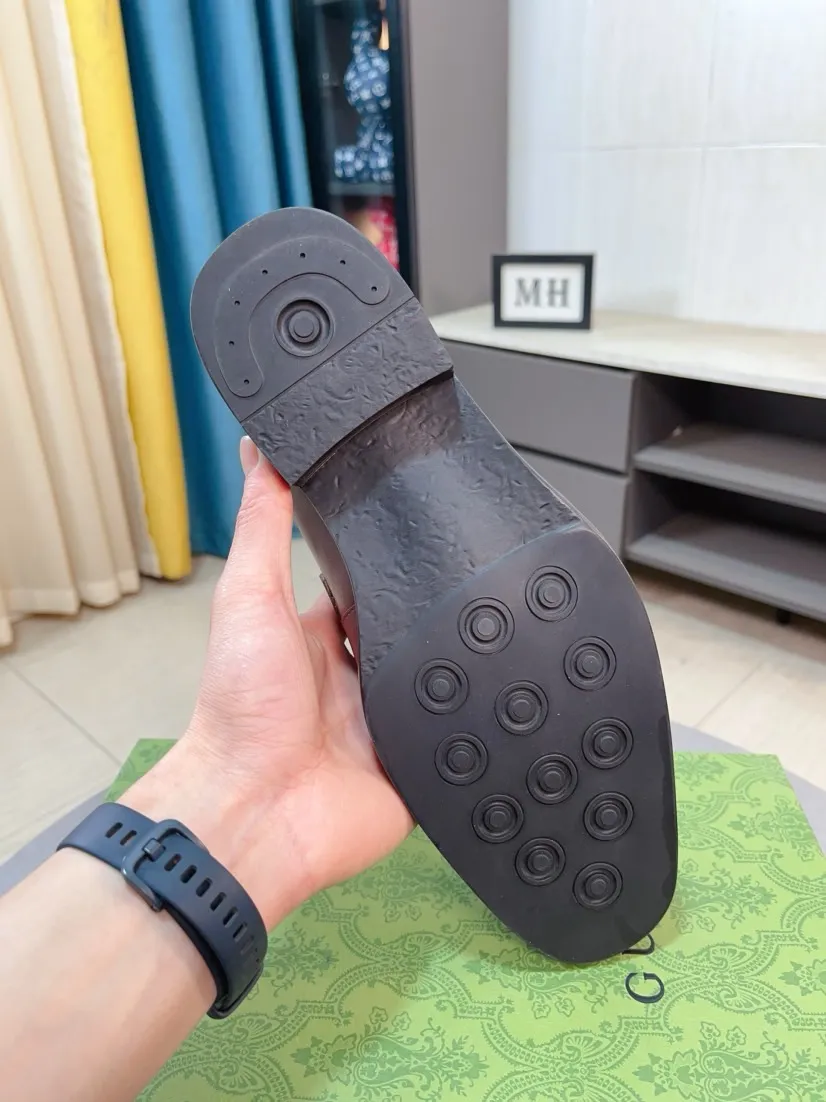 Factory price 500🌹🌹 [GUCCI Gucci] A new style of formal men's leather shoes is coming~ The original quality upper is made of cowhide imported from Italy + soft and delicate leather, comfortable and soft first-layer cowhide lining, rubber wear-resistant outsole, the shoe shape is dignified and domineering, and the luxury charm cannot be concealed! The natural and free nouveau riche leads the trend. Code number: 38-44